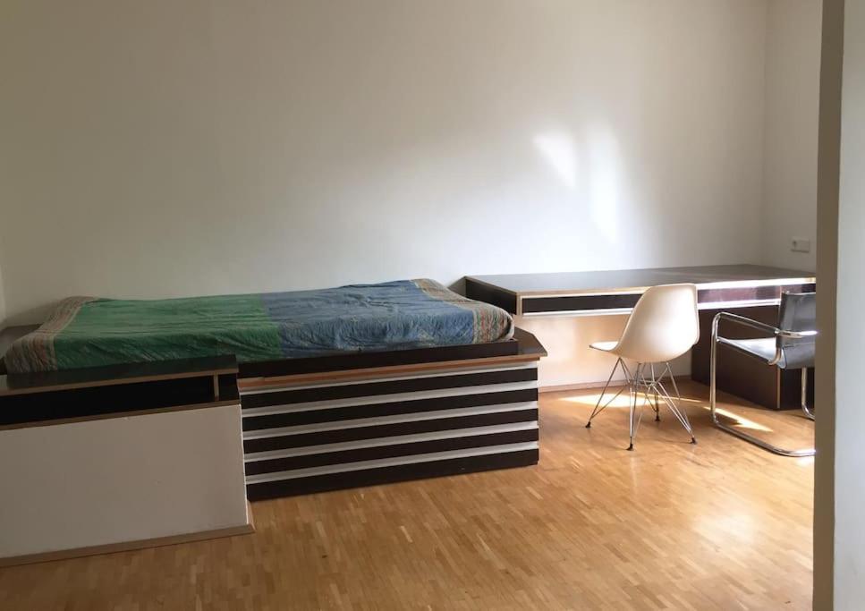 Room In Maisonette With Garden, Parking Place Wien Eksteriør billede